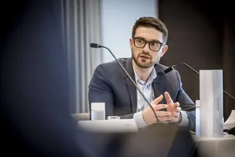 Soroš predao vođenje fondacije sinu Aleksandru: Podržava Otvoreni Balkan, često se viđa s liderima regije Soroš predao vođenje fondacije sinu Aleksandru: Podržava Otvoreni Balkan, često se viđa s liderima regije