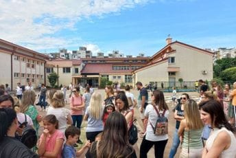 Reći prvačićima da za njih nema mjesta u školi poraz je crnogorskog društva Reći prvačićima da za njih nema mjesta u školi poraz je crnogorskog društva