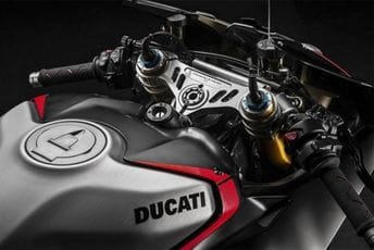 Ducati Panigale V2 prelazi na tamnu stranu Ducati Panigale V2 prelazi na tamnu stranu