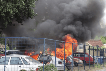 U Podgorici uhapšen službenik Komunalne policije: Podmetnuo požar na vozilu U Podgorici uhapšen službenik Komunalne policije: Podmetnuo požar na vozilu