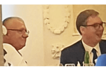 (VIDEO) Vučić i Šešelj slave uz pjesmu koja veliča Pavla Đurišića (VIDEO) Vučić i Šešelj slave uz pjesmu koja veliča Pavla Đurišića