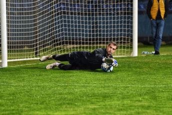 Carević odbio Radulovićev poziv: Uzrok povici navijača zbog rukavica sa trobojkom? Carević odbio Radulovićev poziv: Uzrok povici navijača zbog rukavica sa trobojkom?