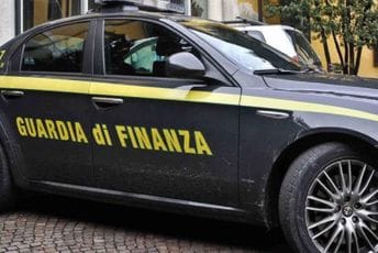 Državljani Albanije osuđeni za ubistvo, pokušali da pobjegnu trajektom za Crnu Goru Državljani Albanije osuđeni za ubistvo, pokušali da pobjegnu trajektom za Crnu Goru