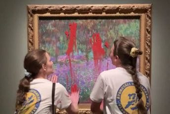 Ekološke aktivistkinje ofarbale zaštitno staklo Moneove slike u Stokholmu Ekološke aktivistkinje ofarbale zaštitno staklo Moneove slike u Stokholmu