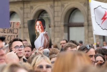 Poljakinje izašle na ulice: Zakoni protiv abortusa ubijaju a ljekare pretvaraju u političke sluge Poljakinje izašle na ulice: Zakoni protiv abortusa ubijaju a ljekare pretvaraju u političke sluge
