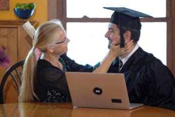 Bilbord o kojem priča region: Majka uputila javno izvinjenje sinu Bilbord o kojem priča region: Majka uputila javno izvinjenje sinu