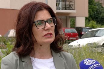 Leković: Formiranjem novih vlada postavljeni su ministri koji nemaju znanje ni iskustvo i to je napravilo problem Leković: Formiranjem novih vlada postavljeni su ministri koji nemaju znanje ni iskustvo i to je napravilo problem