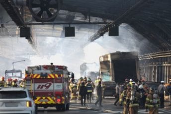 Lančani sudar u Južnoj Koreji: Povrijeđeno više od 80 osoba, među njima i djeca Lančani sudar u Južnoj Koreji: Povrijeđeno više od 80 osoba, među njima i djeca