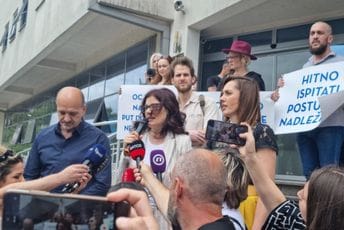 "U šta se uzdaju mladi koji su prepisivali, očekuju li i zaposlenje preko veze?" "U šta se uzdaju mladi koji su prepisivali, očekuju li i zaposlenje preko veze?"