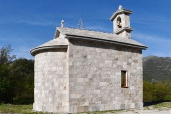 SPC obilježila Sutorman: Crkva Sv. Romana i Sv. Marka postala crkva Sv. Romana Slatkopojca SPC obilježila Sutorman: Crkva Sv. Romana i Sv. Marka postala crkva Sv. Romana Slatkopojca