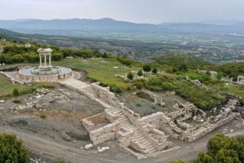 Antičkom fontanom potekla voda poslije dva milenijuma Antičkom fontanom potekla voda poslije dva milenijuma