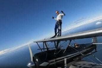Podgoričanin šetao na krilu aviona: Ovo je vječnost i sloboda Podgoričanin šetao na krilu aviona: Ovo je vječnost i sloboda