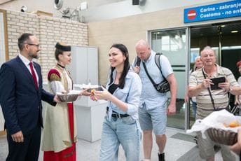 Prvi let Air Montenegra iz Bratislave dočekan u saradnji sa Ambasadom Slovačke, NTO i TO Podgorica Prvi let Air Montenegra iz Bratislave dočekan u saradnji sa Ambasadom Slovačke, NTO i TO Podgorica