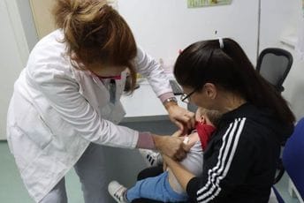 Samo 22 odsto djece rođene 2023. godine primilo prvu dozu MMR vakcine
