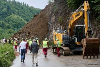 I dalje bez saobraćaja na putu Mateševo - Kolašin I dalje bez saobraćaja na putu Mateševo - Kolašin