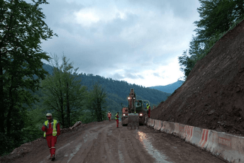 Bemax završio sanaciju odrona na putu Mateševo- Kolašin Bemax završio sanaciju odrona na putu Mateševo- Kolašin