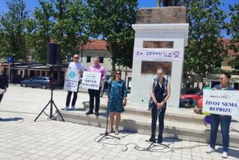 Performans u Nikšiću: Zdravstvena zaštita dovedena je do propasti Performans u Nikšiću: Zdravstvena zaštita dovedena je do propasti