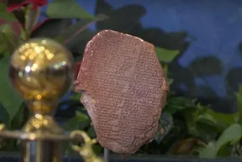 U Iraku izložena vavilonska kamena ploča stara 2.800 godina U Iraku izložena vavilonska kamena ploča stara 2.800 godina