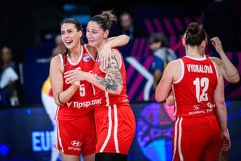 Grčka se oprostila od Eurobasketa: Čehinje su u četvrtfinalu, igraće protiv Mađarske Grčka se oprostila od Eurobasketa: Čehinje su u četvrtfinalu, igraće protiv Mađarske