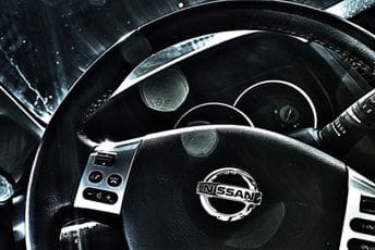 Nissan upozorio vlasnike 84.000 automobila: Postoji rizik od eksplozije vazdušnih jastuka