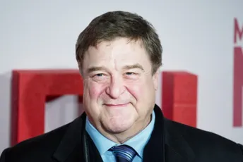 Nevjerovatna fizička transformacija: Čuveni glumac izgubio 90 kilograma Nevjerovatna fizička transformacija: Čuveni glumac izgubio 90 kilograma