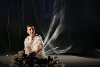 Guvernadurska tugovanka ili - kad iz prošlosti odjekne sadašnjost Guvernadurska tugovanka ili - kad iz prošlosti odjekne sadašnjost