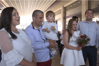 Osam parova ljubav krunisalo na kolektivnom vjenčanju u Beranama Osam parova ljubav krunisalo na kolektivnom vjenčanju u Beranama