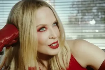 "Novi singl je fenomen": Kylie Minogue je već pet decenija pop-ideal "Novi singl je fenomen": Kylie Minogue je već pet decenija pop-ideal