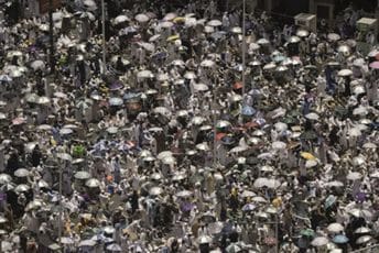Skoro 1.5 miliona hodočasnika stiglo u Saudijsku Arabiju za godišnji hadž Skoro 1.5 miliona hodočasnika stiglo u Saudijsku Arabiju za godišnji hadž
