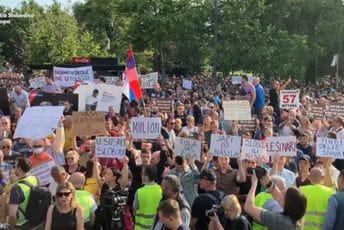 Osmi protest "Srbija protiv nasilja": Građani se okupljaju u deset gradova Osmi protest "Srbija protiv nasilja": Građani se okupljaju u deset gradova