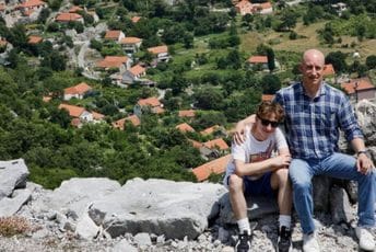 Unuk jednog od vođa Božićnog ustanka nakon 45 godina u Crnoj Gori: Djelić porodične istorije našao u biblioteci na Harvardu Unuk jednog od vođa Božićnog ustanka nakon 45 godina u Crnoj Gori: Djelić porodične istorije našao u biblioteci na Harvardu