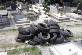 Kotor: Gomila guma osvanula na gradskom groblju Kotor: Gomila guma osvanula na gradskom groblju