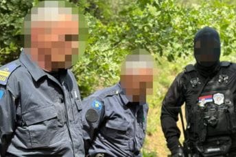 Srbija kosovske policajce predala prištinskim vlastima Srbija kosovske policajce predala prištinskim vlastima