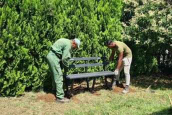 Benefiti reciklaže predstavljeni na praktičan način: Deponija donirala eko klupe Benefiti reciklaže predstavljeni na praktičan način: Deponija donirala eko klupe