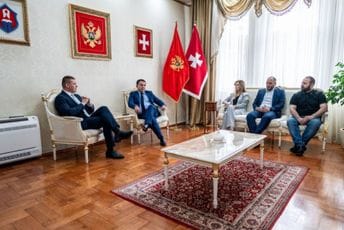 Adžić u pośeti Cetinju: Video nadzor će poboljšati sigurnost građana Adžić u pośeti Cetinju: Video nadzor će poboljšati sigurnost građana