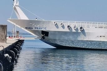 Umjesto najavljivanih 102 i 90 vozila, na "Ruku pravde" mogu da stanu samo 54 (VIDEO) Umjesto najavljivanih 102 i 90 vozila, na "Ruku pravde" mogu da stanu samo 54 (VIDEO)