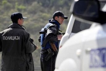 Sjeverna Makedonija: Policija kod 71-godišnjaka pronašla 120 pušaka i pištolja Sjeverna Makedonija: Policija kod 71-godišnjaka pronašla 120 pušaka i pištolja