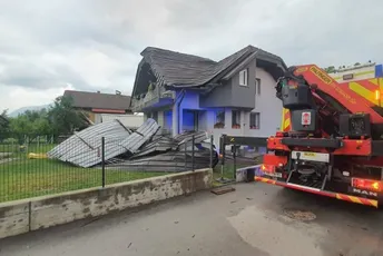 Teško nevrijeme pogodilo Sloveniju: Vjetar nosio krovove, grad uništio usjeve Teško nevrijeme pogodilo Sloveniju: Vjetar nosio krovove, grad uništio usjeve