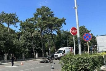 Podgorica: Saobraćajna nezgoda kod Hiltona, oboren motociklista Podgorica: Saobraćajna nezgoda kod Hiltona, oboren motociklista