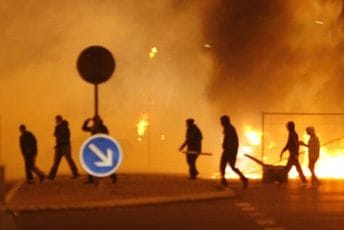 Makron: Možda razmisliti o regulisanju ili ukidanju društvenih mreža onda kad stvari izmaknu kontroli Makron: Možda razmisliti o regulisanju ili ukidanju društvenih mreža onda kad stvari izmaknu kontroli