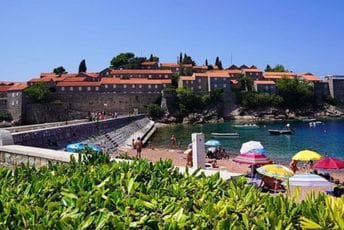 Sveti Stefan: Čamcem udario ronioca, povrijeđena jedna osoba