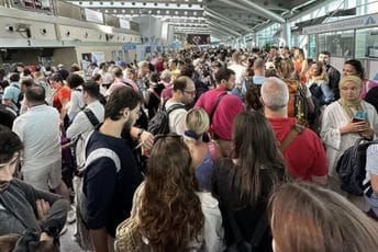 Haotično na podgoričkom aerodromu: Nevjerovatne gužve, putnici čekaju satima, neki i odustali