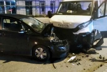 Jedna osoba teže povrijeđena u saobraćajnoj nezgodi u Sutomoru Jedna osoba teže povrijeđena u saobraćajnoj nezgodi u Sutomoru