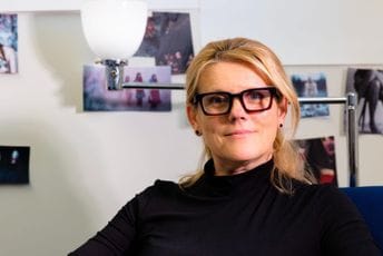 Za umjetnički iskaz koji ne poznaje granice kultura i nacija: Karmina Šilec dobitnica Nagrade Darinka Matić-Marović Za umjetnički iskaz koji ne poznaje granice kultura i nacija: Karmina Šilec dobitnica Nagrade Darinka Matić-Marović