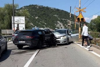 Udes u Virpazaru, dvije osobe lakše povrijeđene Udes u Virpazaru, dvije osobe lakše povrijeđene