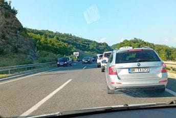 Udes na putu ka Sozini, povrijeđen motociklista Udes na putu ka Sozini, povrijeđen motociklista