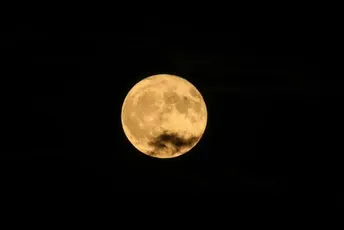 Sinoć bio bliži nego ikad: Nevjerovatni prizori julskog Supermjeseca Sinoć bio bliži nego ikad: Nevjerovatni prizori julskog Supermjeseca