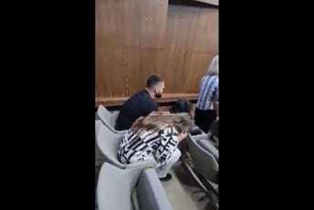 Zeković: Identifikovane osobe koje su sjedjele tokom intoniranja himne, protiv njih će biti pokrenut postupak Zeković: Identifikovane osobe koje su sjedjele tokom intoniranja himne, protiv njih će biti pokrenut postupak