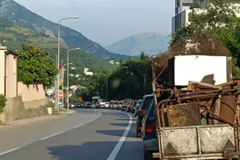 Udes kod plaže Črvanj, učestvovalo više vozila Udes kod plaže Črvanj, učestvovalo više vozila