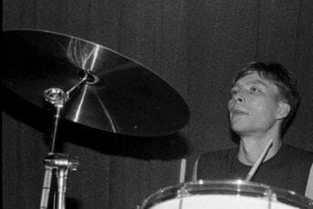 Preminuo legendarni bubnjar Berislav Dumenčić; Let 3 se oprostio od prijatelja Preminuo legendarni bubnjar Berislav Dumenčić; Let 3 se oprostio od prijatelja